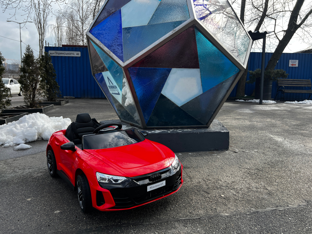 Дитячий електромобіль Audi e-tron GT "WeKids Cars"