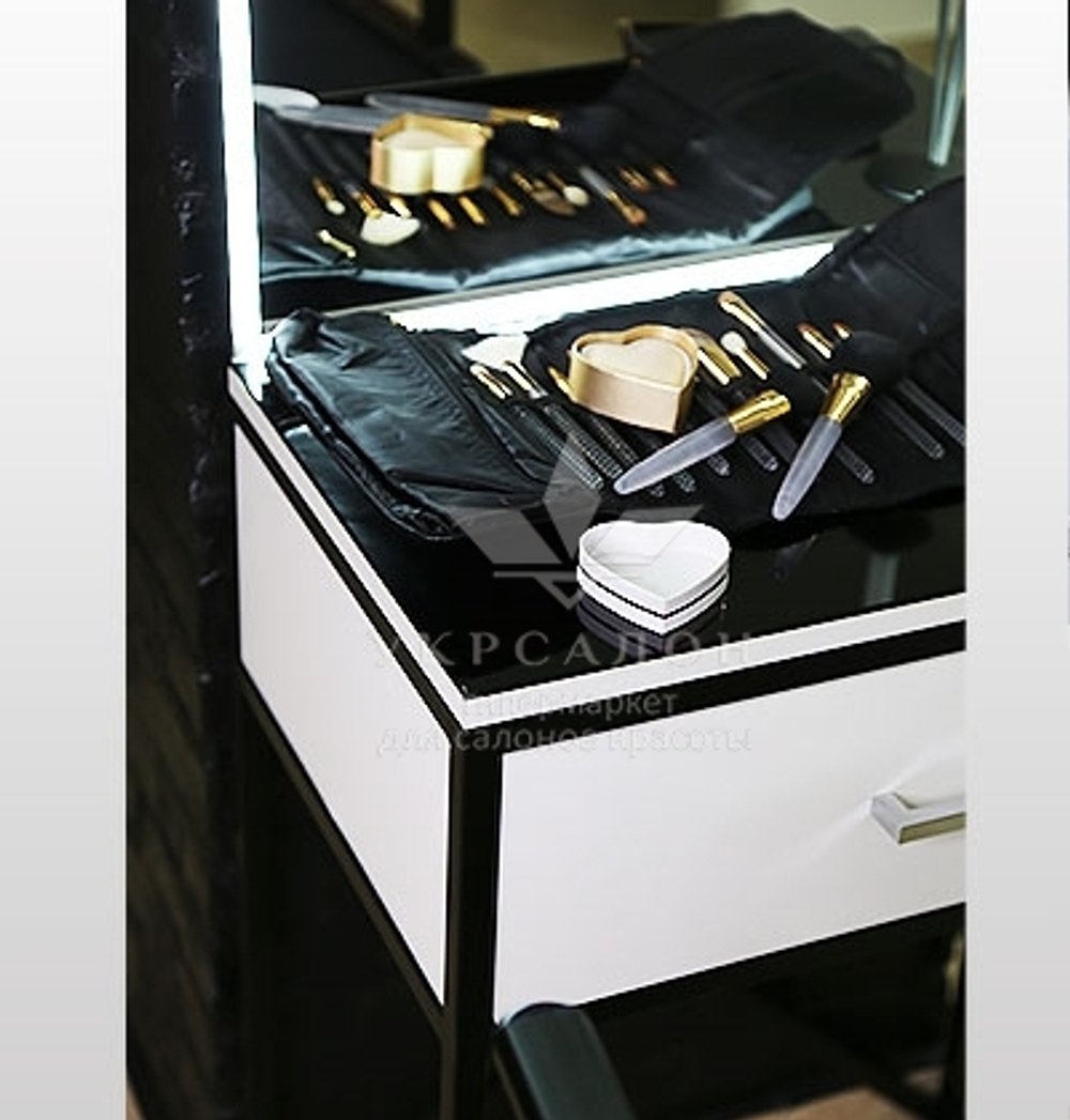 Рабочее место с подсветкой 004