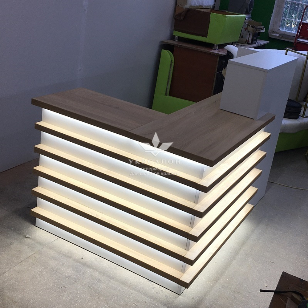 Стойка администратора угловая Style