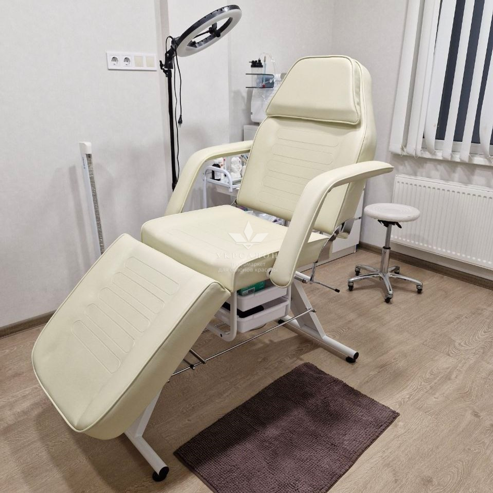 Кушетка косметологічна 202