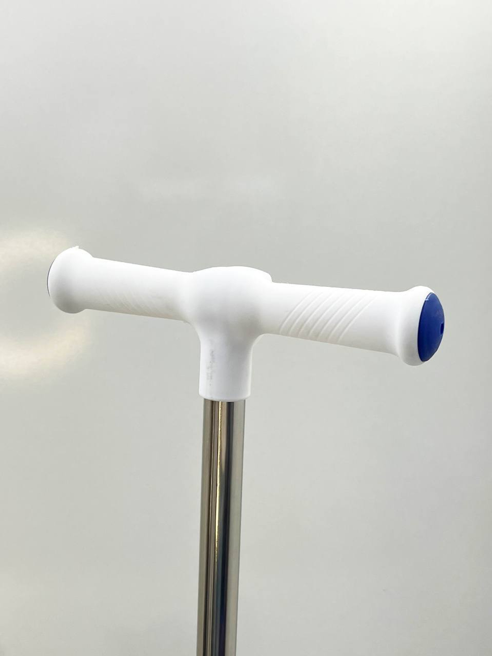 Детский самокат (сине-белый)