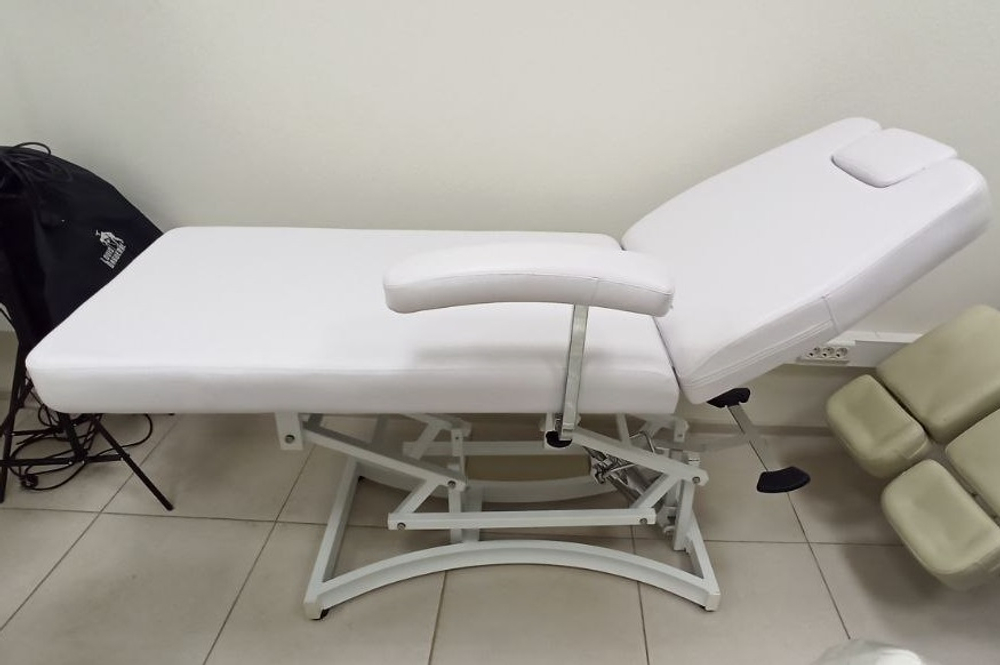 Кушетка косметологічна 2H5-CH біла