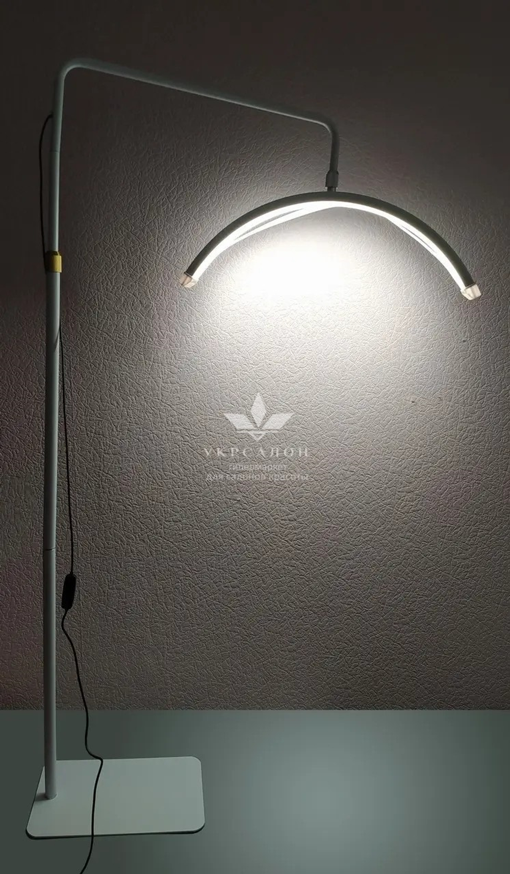 Бестеневая Led лампа для бьюти мастера универсальная полумесяц 58 см, 24 Вт, белая