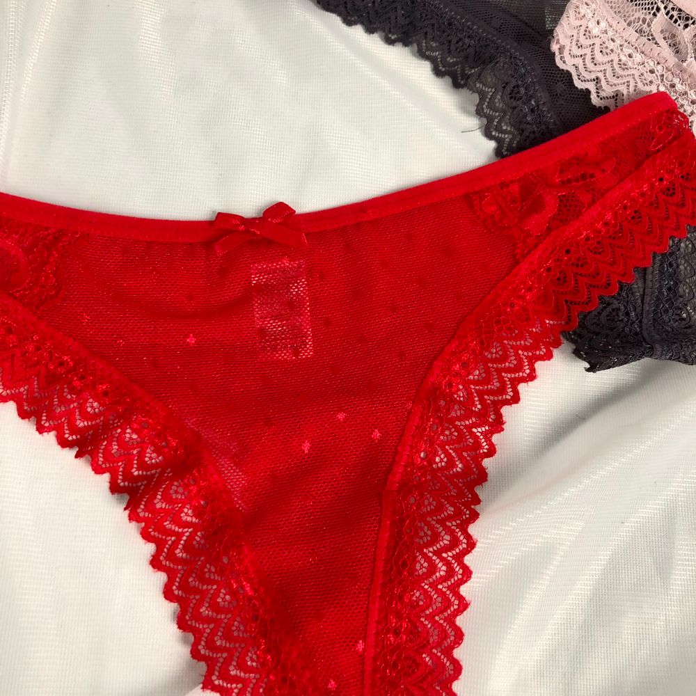 Стрінги в сіточку з мереживною окантовкою