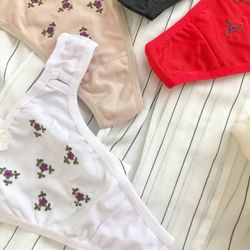 Трусики з нашивкою