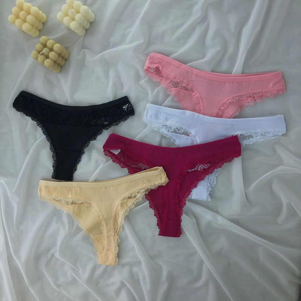 Стрінги з елементами мережива