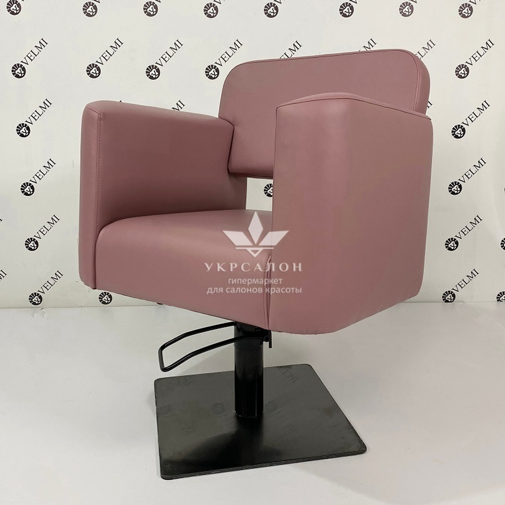 Перукарське крісло Eliot Black на квадраті