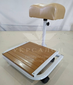 Складна підставка для педикюру з місцем під ванночку