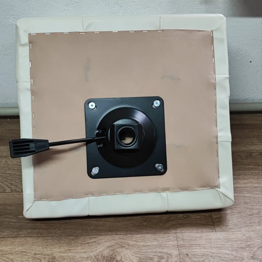 Стульчик для мастера Tertio со спинкой