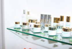 Вітрина для лаків Queen 622