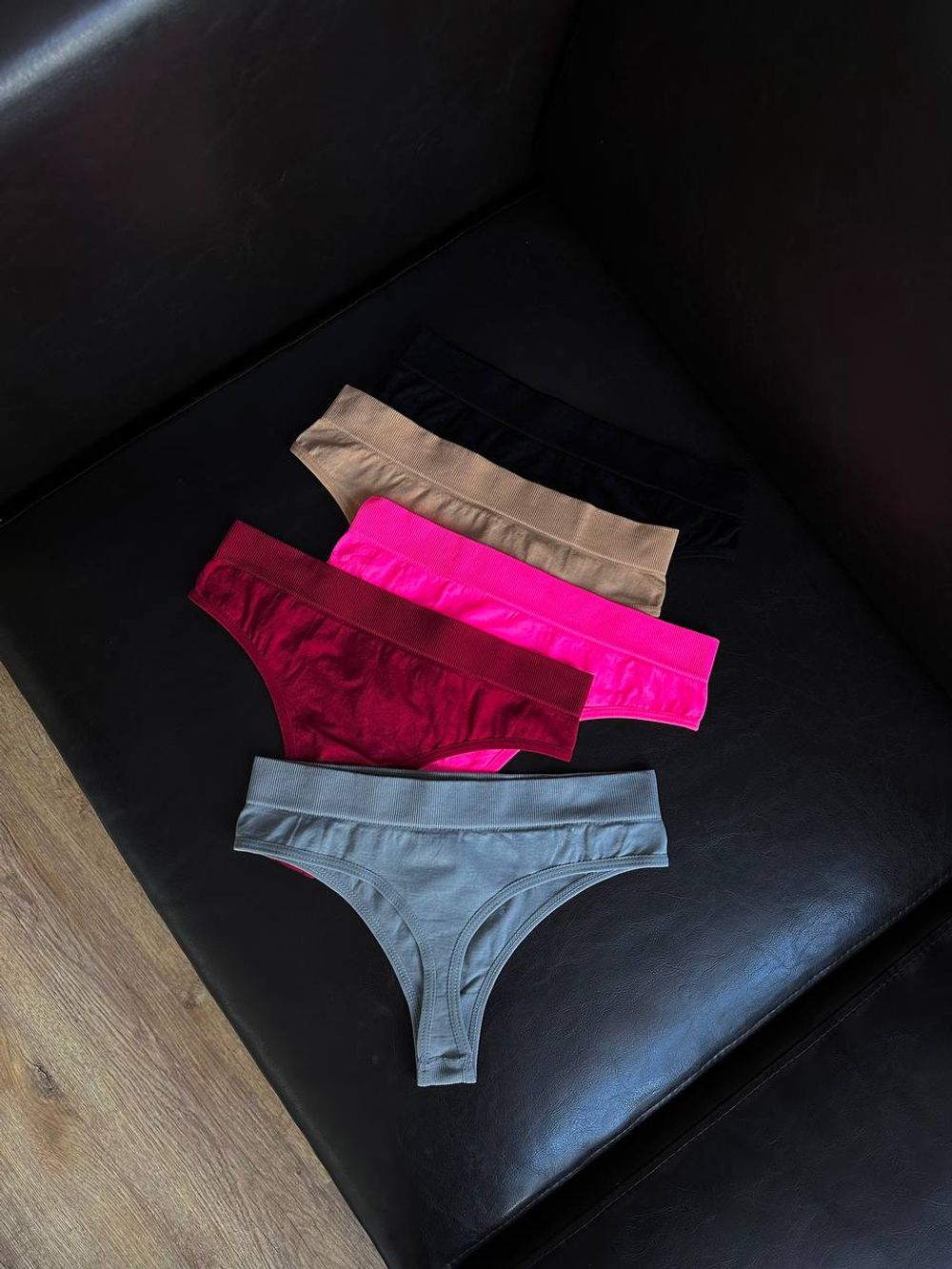 Базові стрінги із широкою резинкою