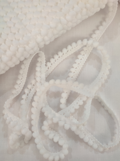 Помпоны на тесьме (5 мм)