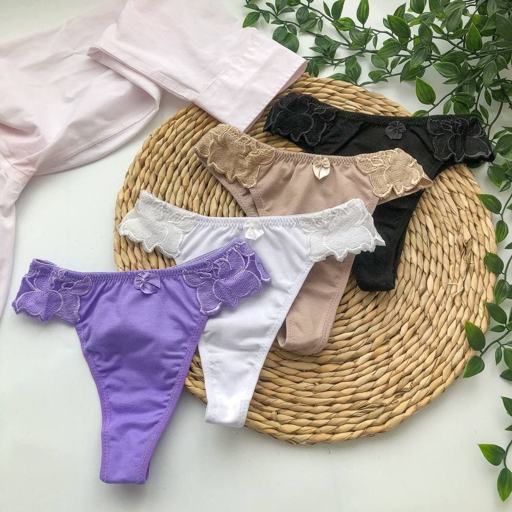 Стринги высокой посадки с вышивкой