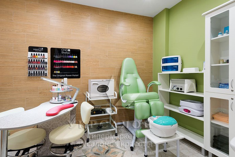 Педикюрно-косметологическое кресло КП-5 с подставкой для ванночки