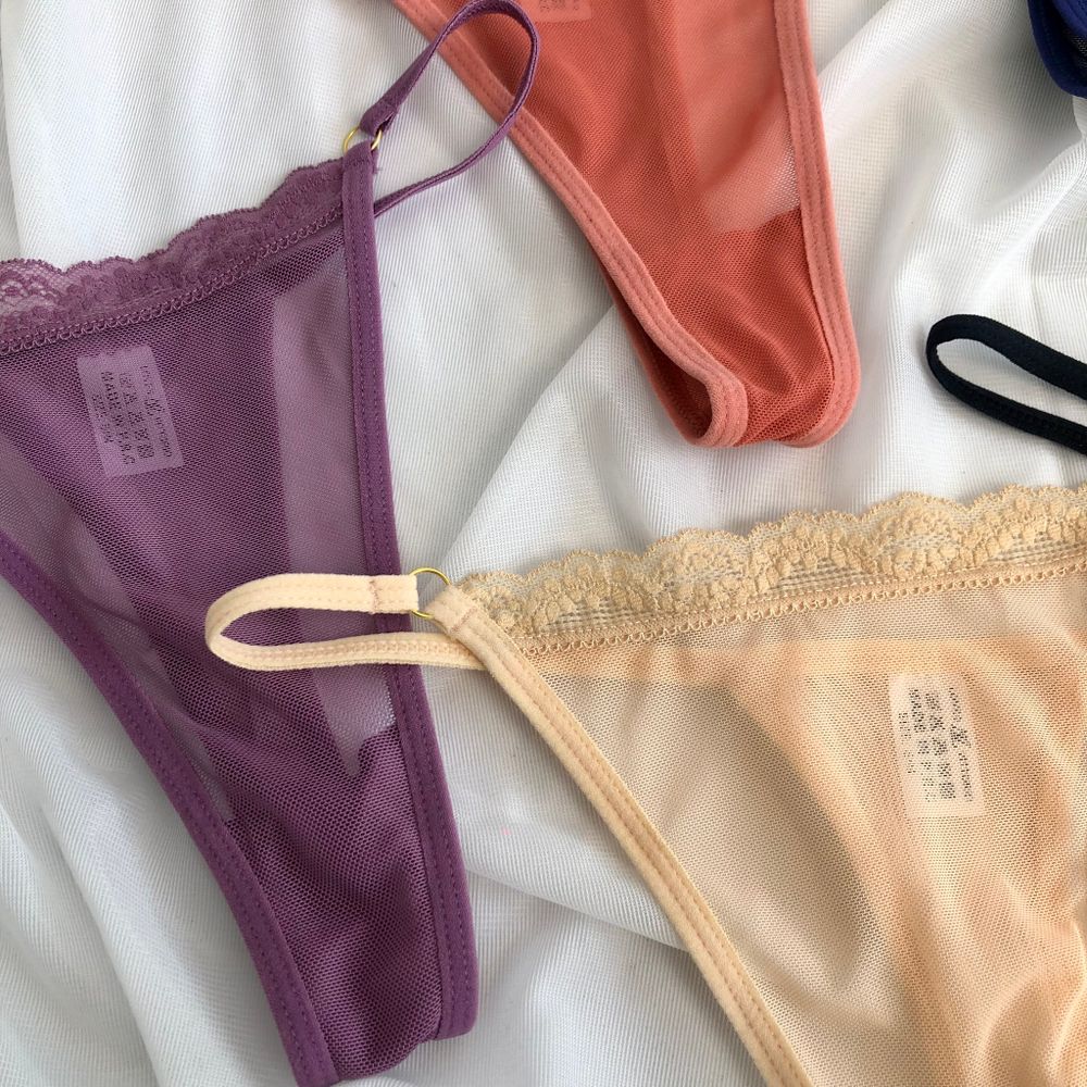 Стрінги в сітку на тонких шлейках