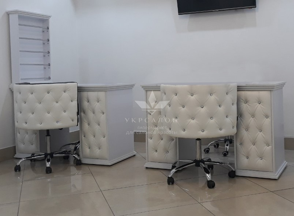 Манікюрний стіл Queen 4