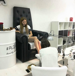 Педикюрное крісло трон queen