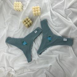 Стрінги з нашивкою