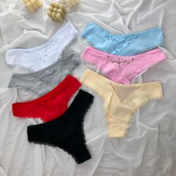 Гладенькі стрінги з ажурною вставкою