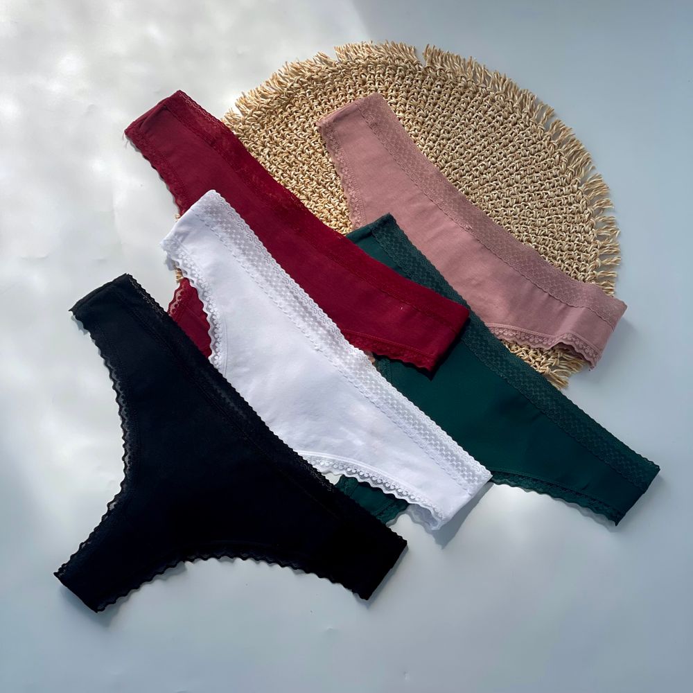 Стрінги с мереживною окантовкою