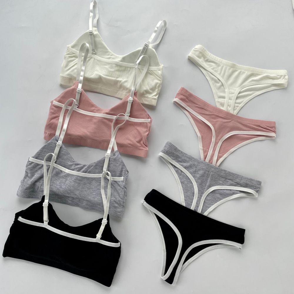 Комплект з топом в рубчик