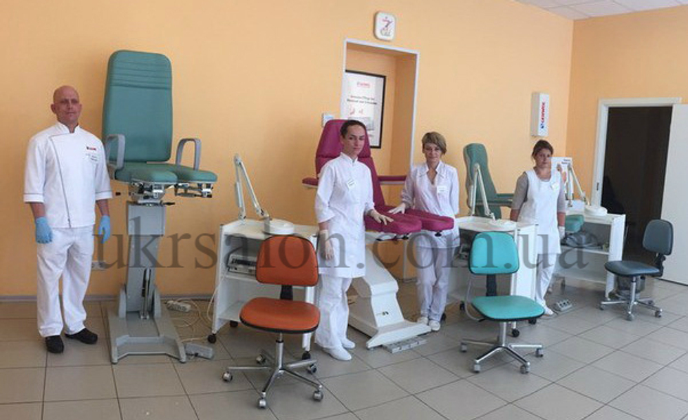 Педикюрно-косметологическое кресло FUT-PROFI-1