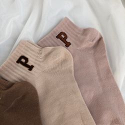 Шкарпетки з літерою Р низькі