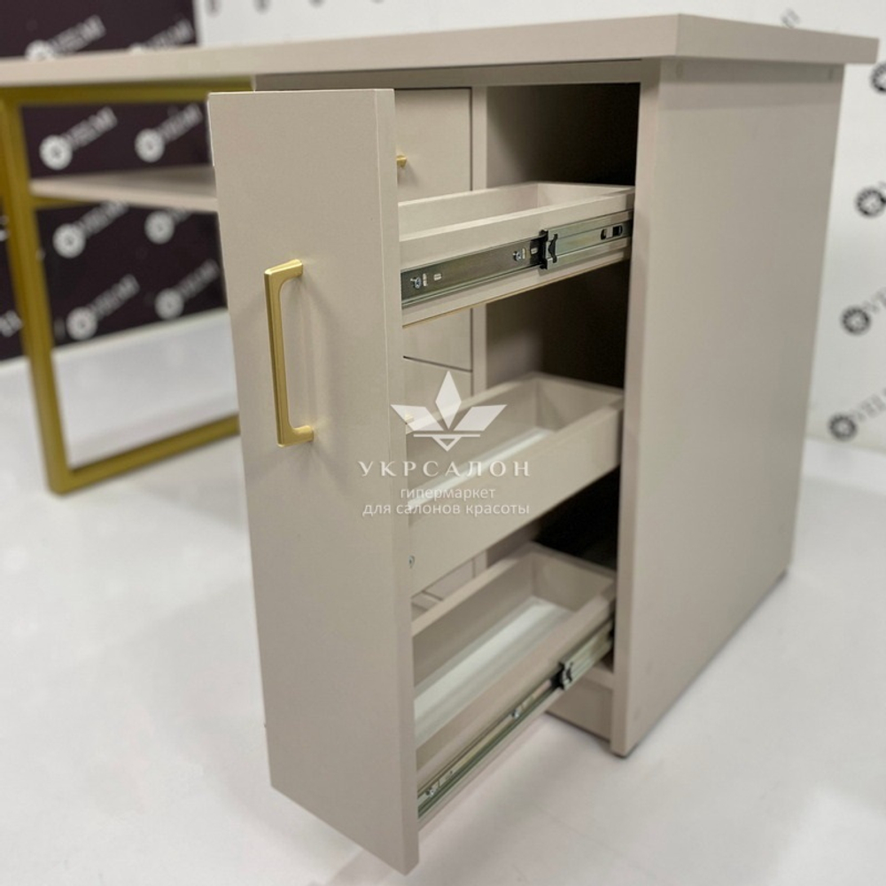 Манікюрний стіл Cashmere