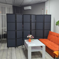 Ширма у темній рамі класична