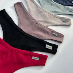 Стрінги в рубчик