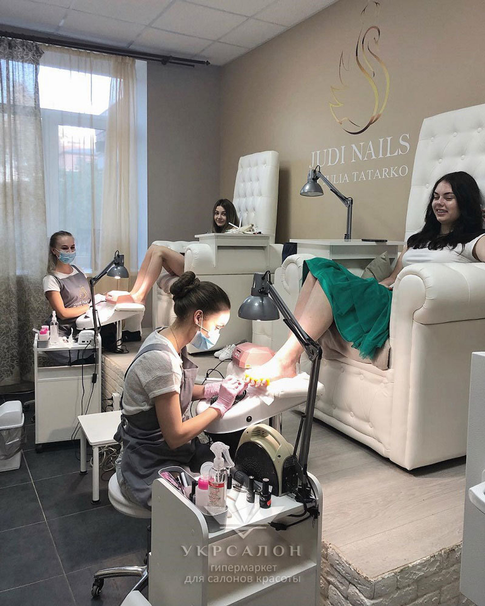 Педикюрное крісло трон queen