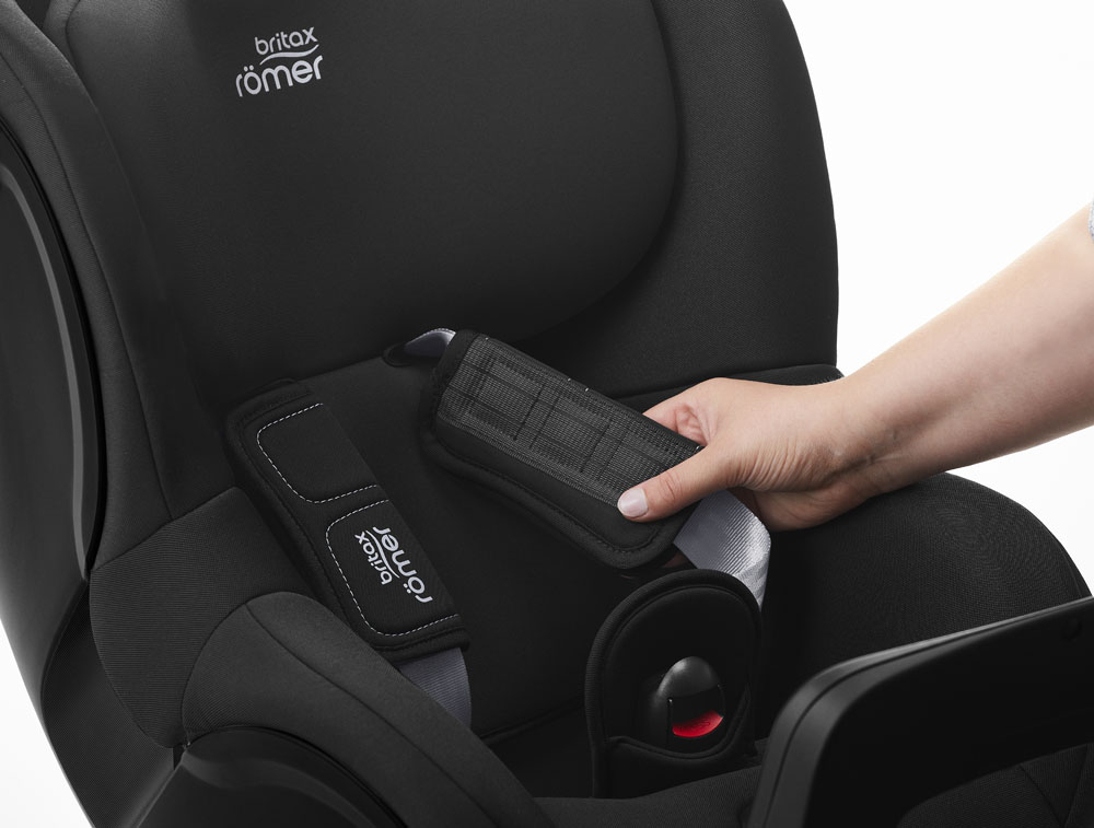 Автокресло детское Britax Römer Dualfix M Plus с базой Isofix 0+/1 (0-20 кг)
