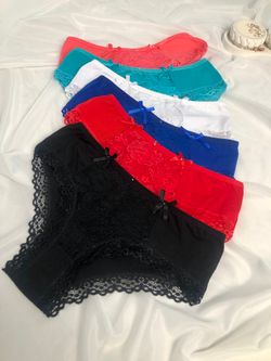 Сліпи з мереживною вставкою по центру