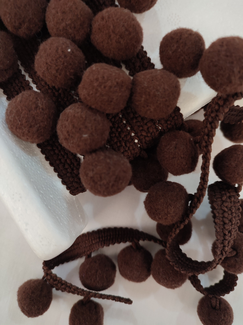 Помпоны на тесьме (2 см)