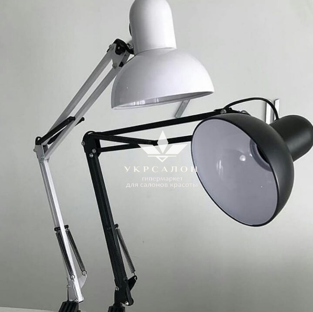 Лампа на штативі