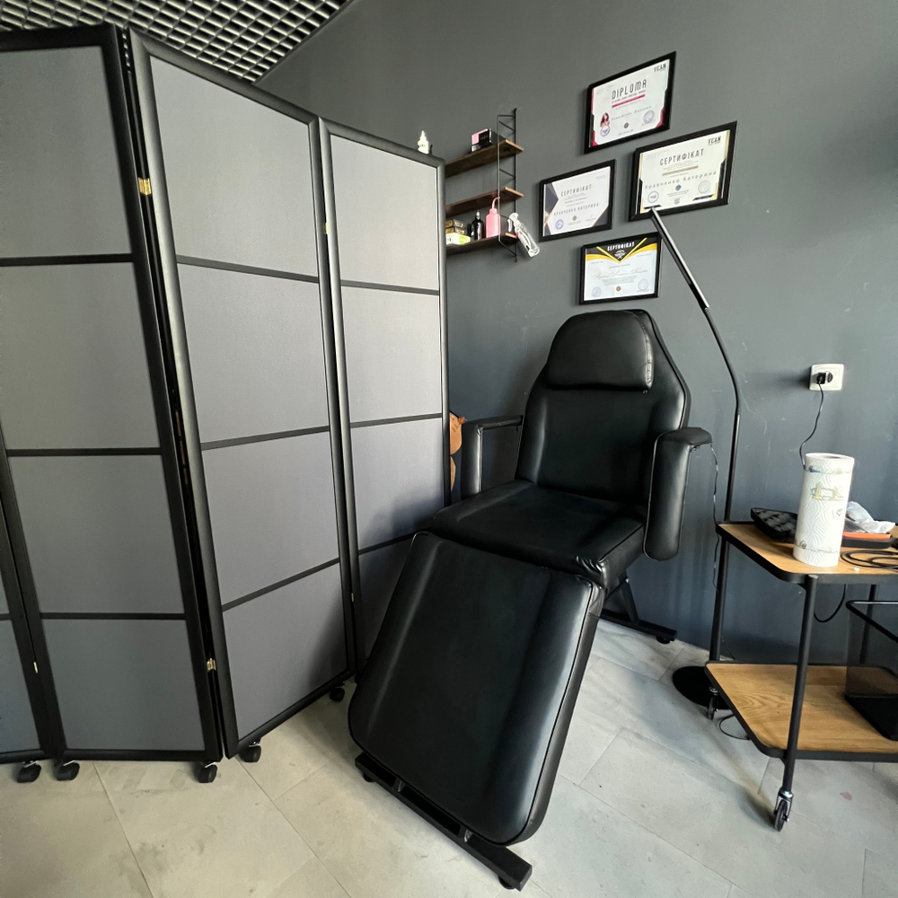 Ширма в темной раме классическая