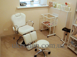 Педикюрно-косметологічне крісло 31207