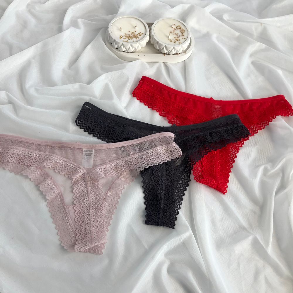 Стрінги в сіточку з мереживною окантовкою