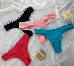 Стрінги з написом на резинці і мереживними вставками