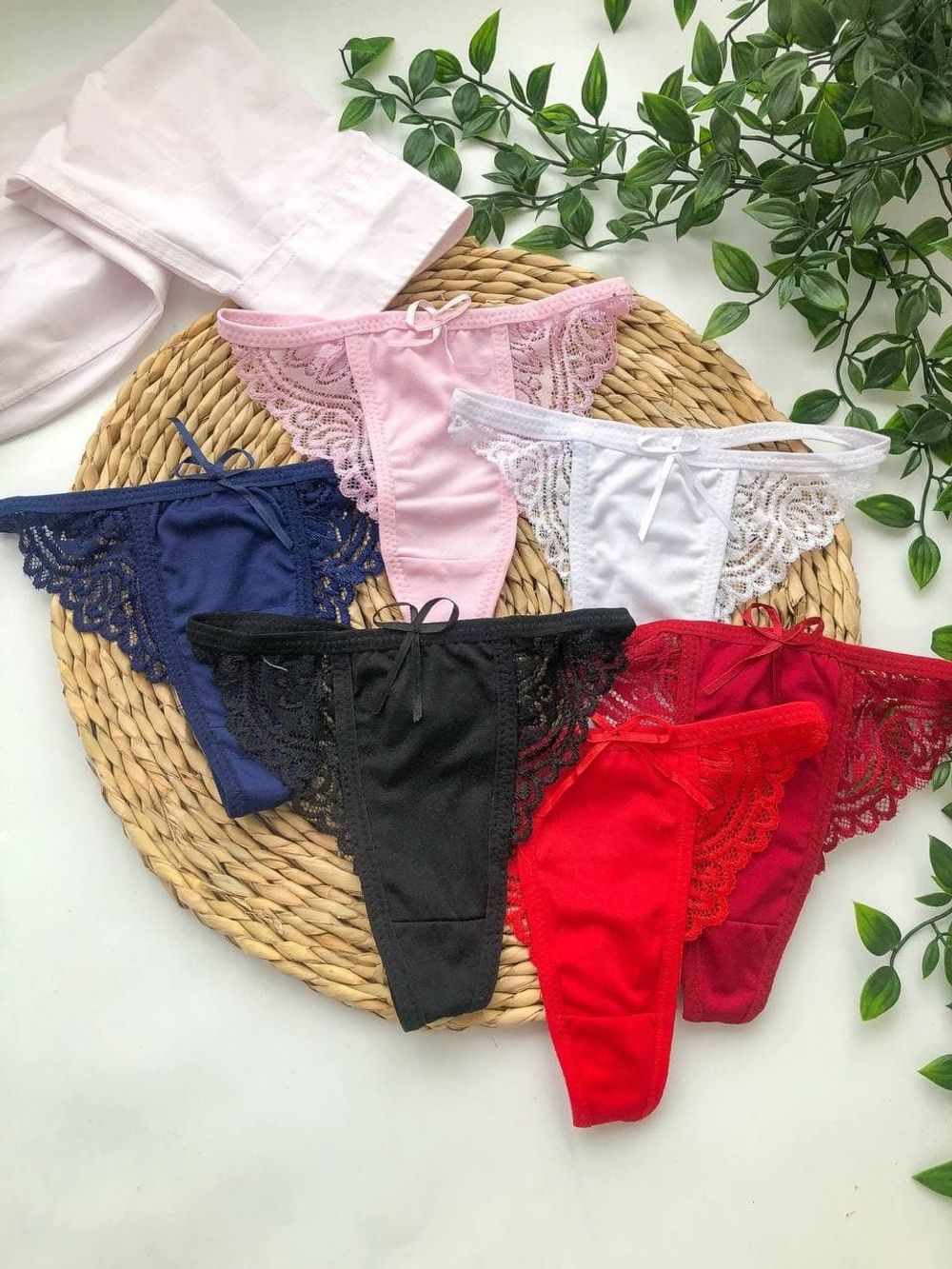 Стринги с кружевом по боках