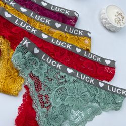 Мережеві трусики з написом на резинці