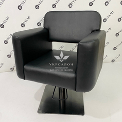 Перукарське крісло Eliot Black на квадраті