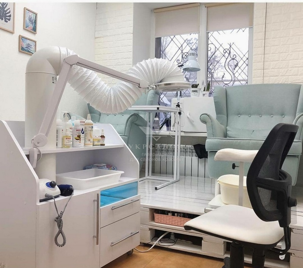 Профессиональная вытяжка для педикюра Universal