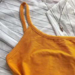 Топ - бралетт в рубчик на одну бретель