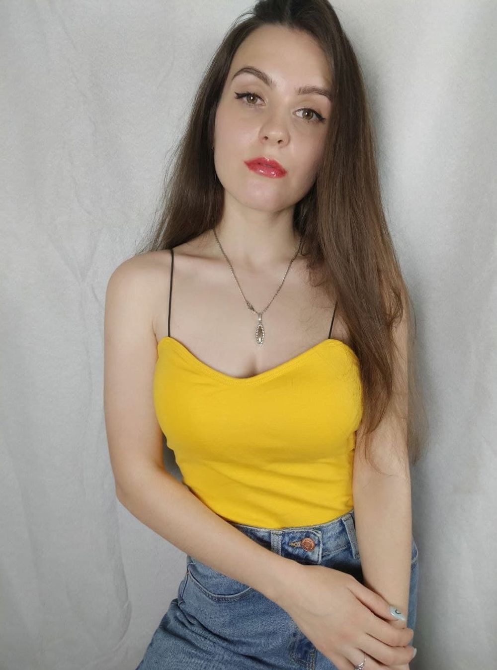 Майка на тонких бретельках