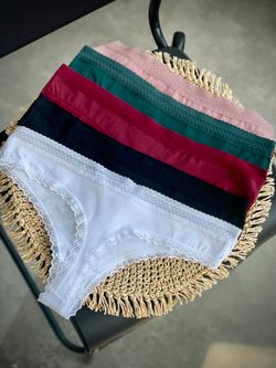 Стрінги с мереживною окантовкою