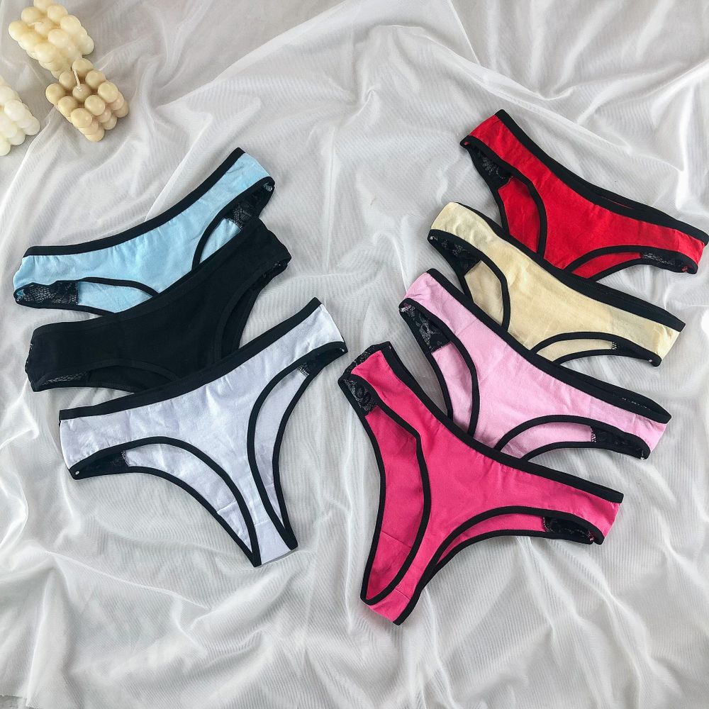 Стрінги з мереживними вставками по боках