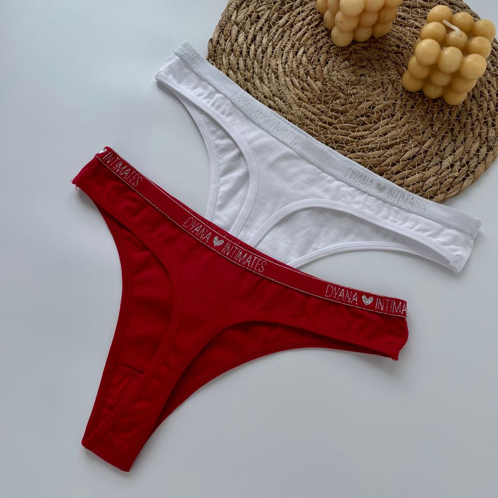 Стрінги з мінімалістичним написом