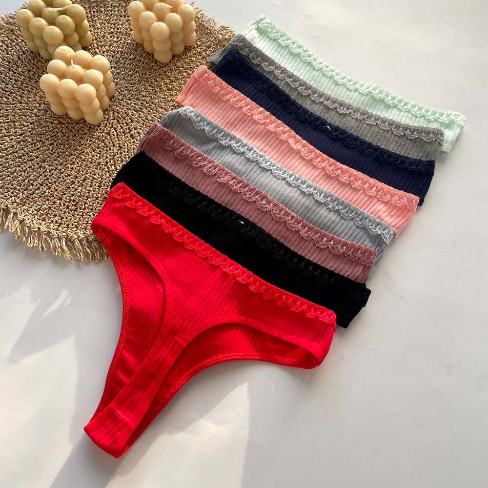 Стрінги в рубчик з ажурнимою вставкою