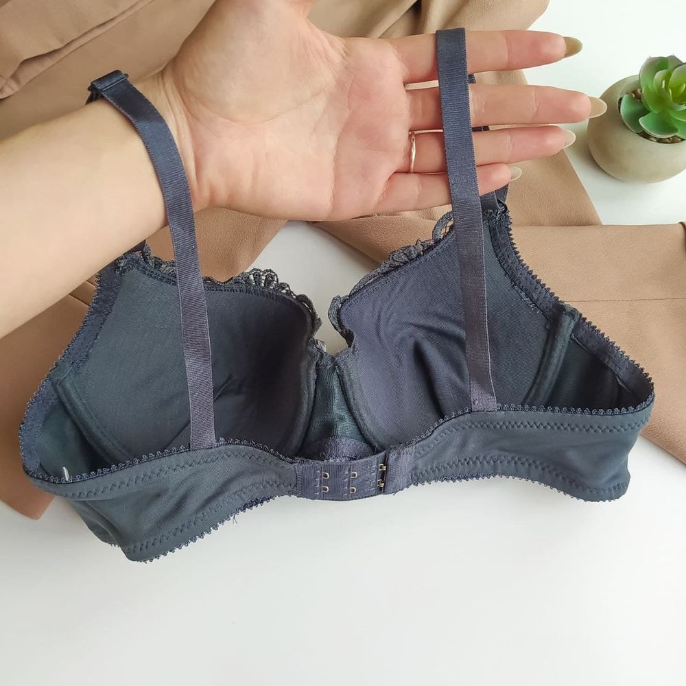 Бюстгальтер с ажурной чашкой